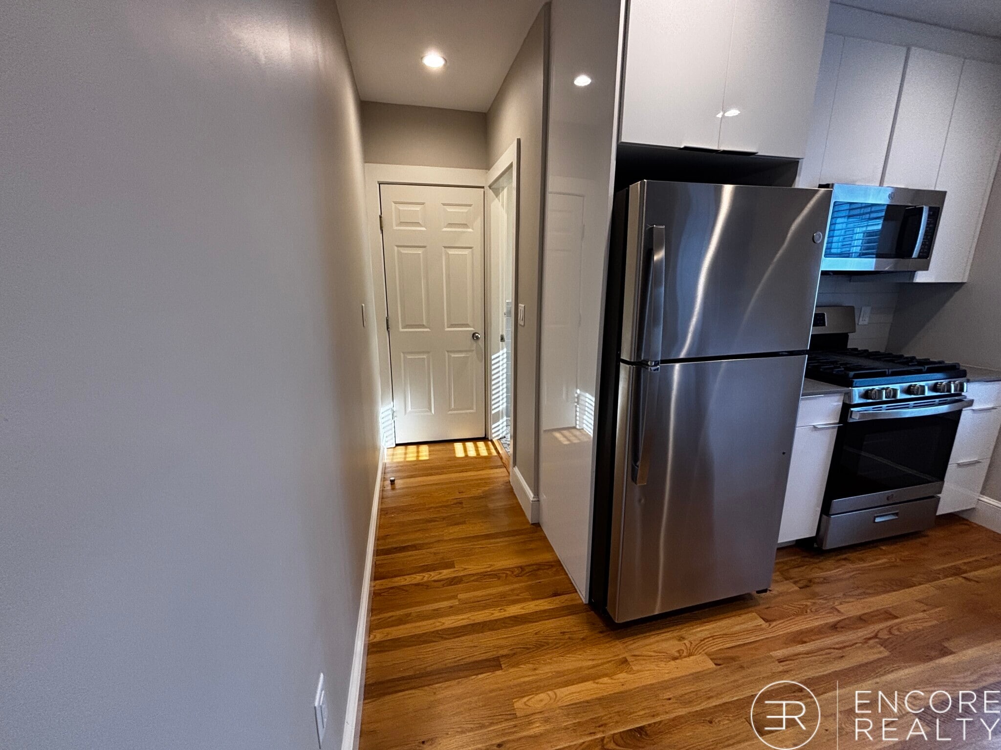 Building Photo - 222 Banks St