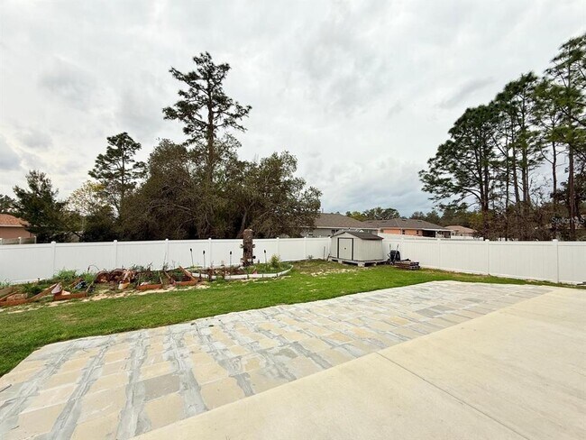 Building Photo - 684 Marion Oaks Manor