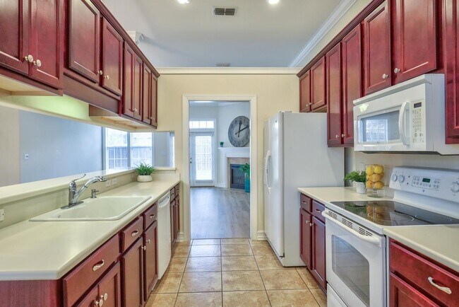 Building Photo - 1661 Harbor Club Dr