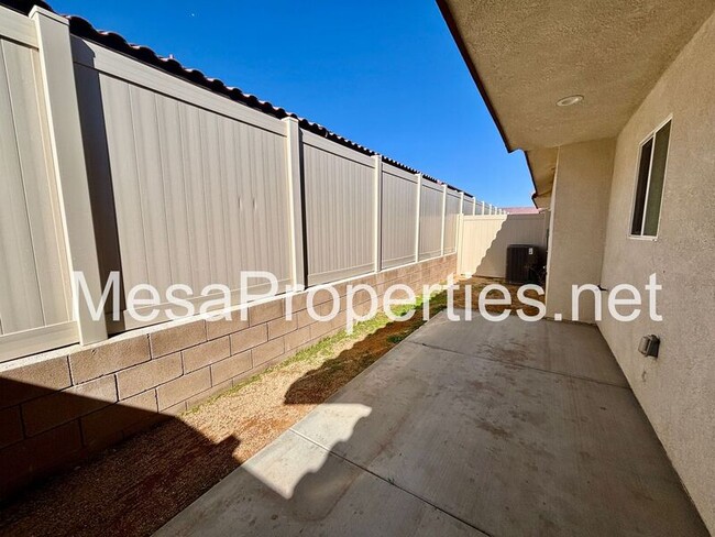 Building Photo - 9550 Tamarisk Ave