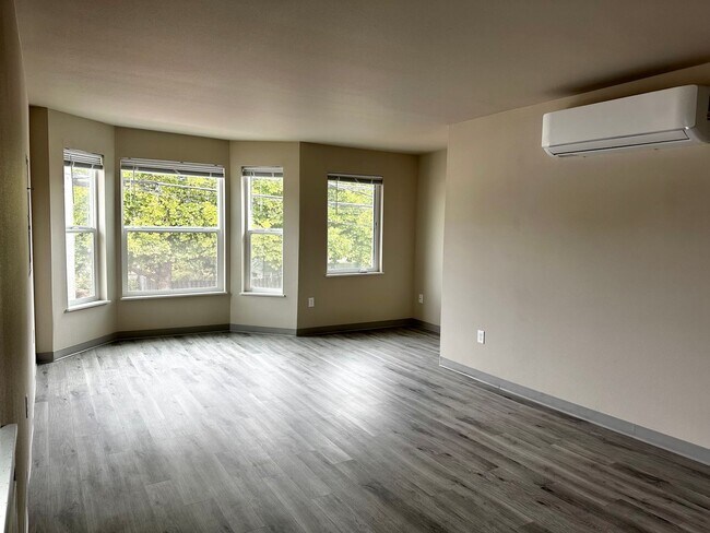 Building Photo - 2BR | 1BA – Washer & Dryer, A/C in Every R...