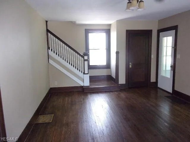 living room, front door, stairs - 353 N Chestnut St