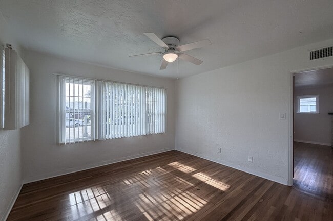 Building Photo - 431 Deodar Ave