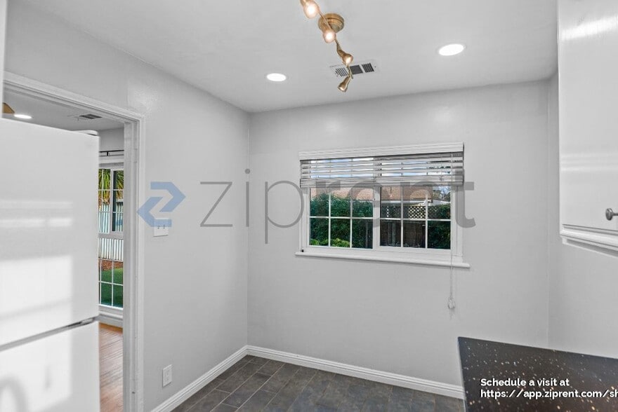 Building Photo - 3848 James Ave