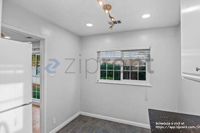 Building Photo - 3848 James Ave