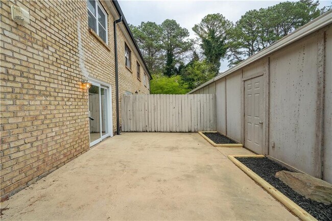 Building Photo - 330 Winding River Dr