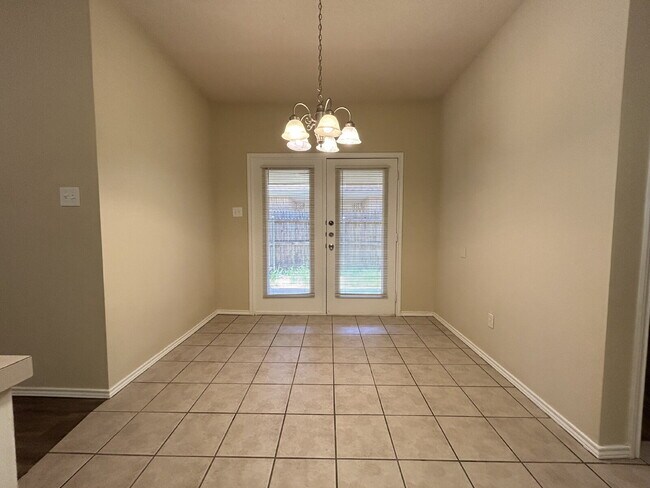 Building Photo - Beautiful Duplex in Northwest Lubbock