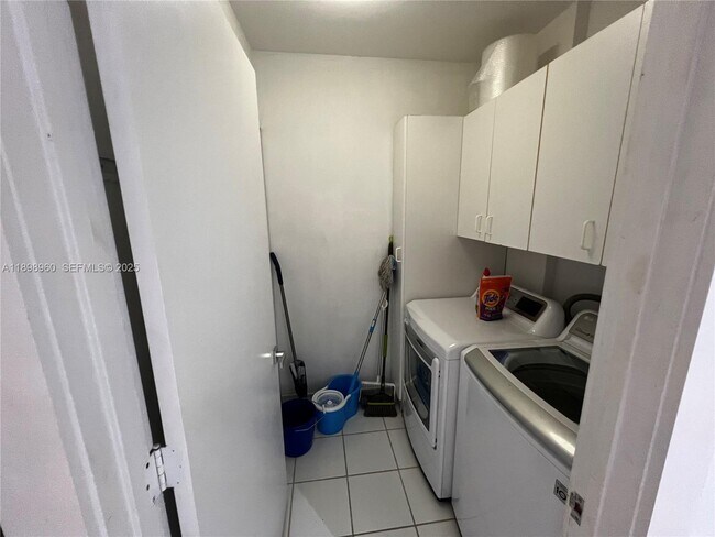 Building Photo - 18671 Collins Ave