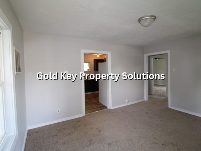 Building Photo - Updated 2 BR 1 BA House with New Flooring and Paint (SECTION 8 APPROVED)