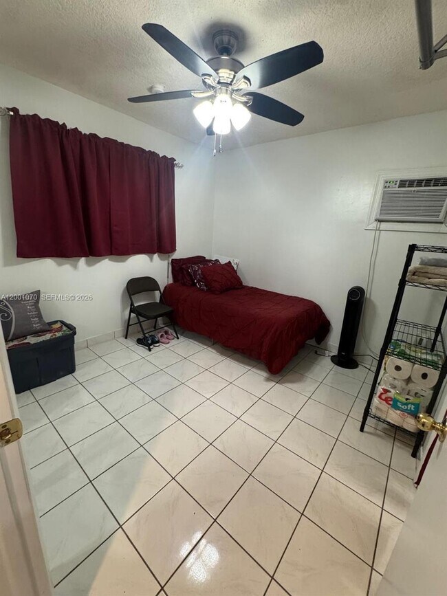 Building Photo - 5501 SW 89th Ave