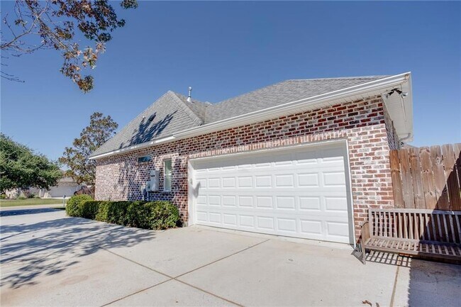 Building Photo - 306 Palermo Dr