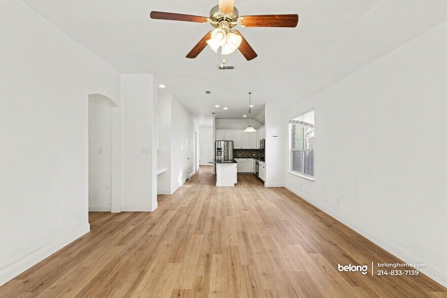 Building Photo - 741 Sundrop Dr