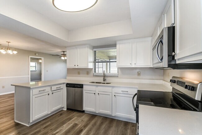 Building Photo - 2123 SE 3rd St