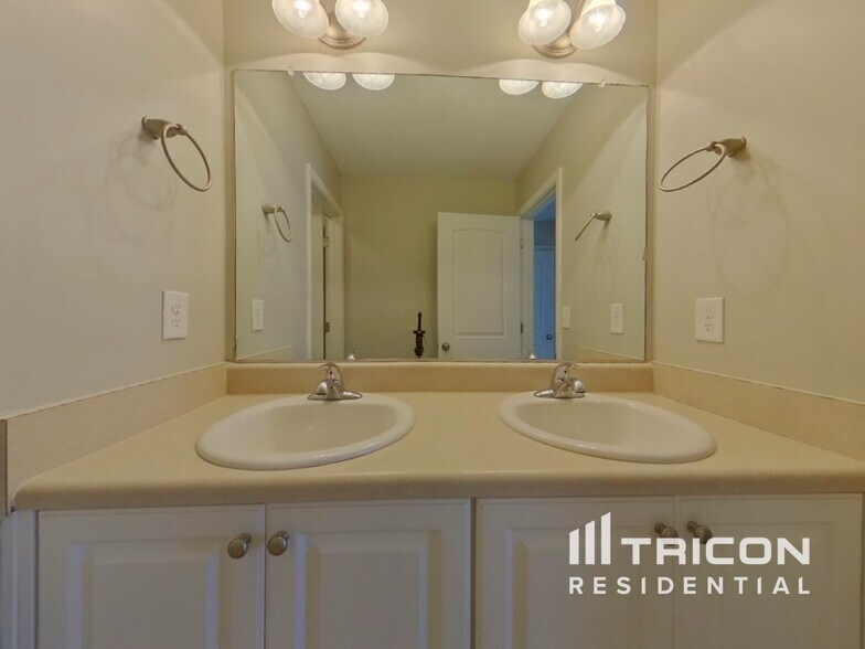 Building Photo - 2148 Grv Lndg Wy