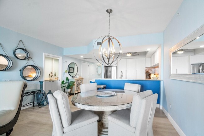 Building Photo - 2650 Lake Shore Dr