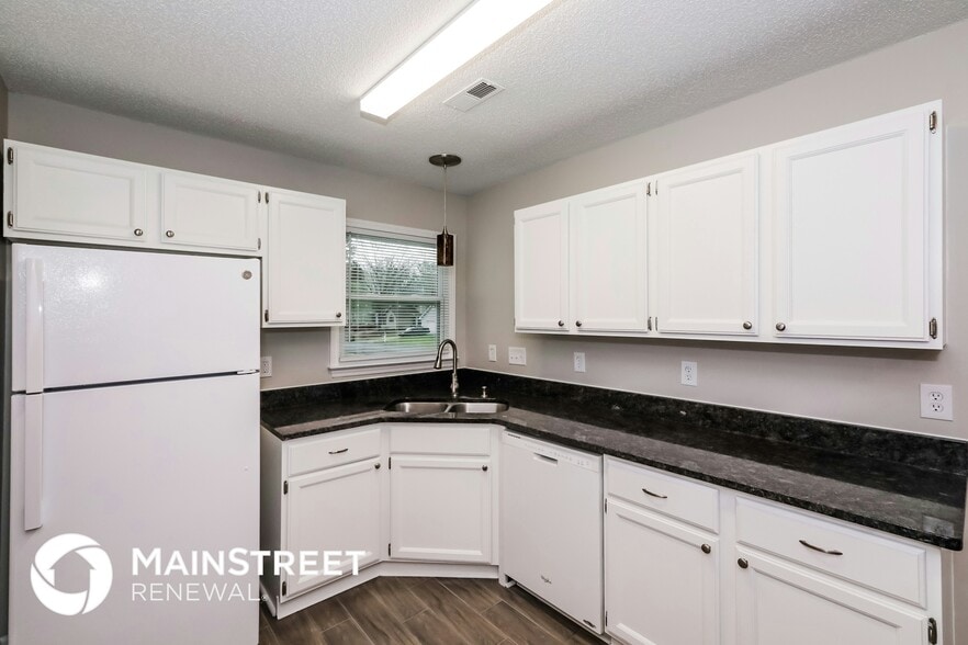 Building Photo - 2927 Faircroft Way