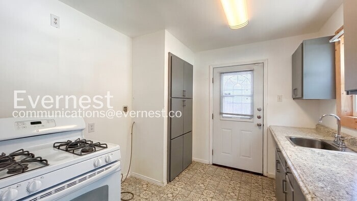 Building Photo - 118 Cravens Ave