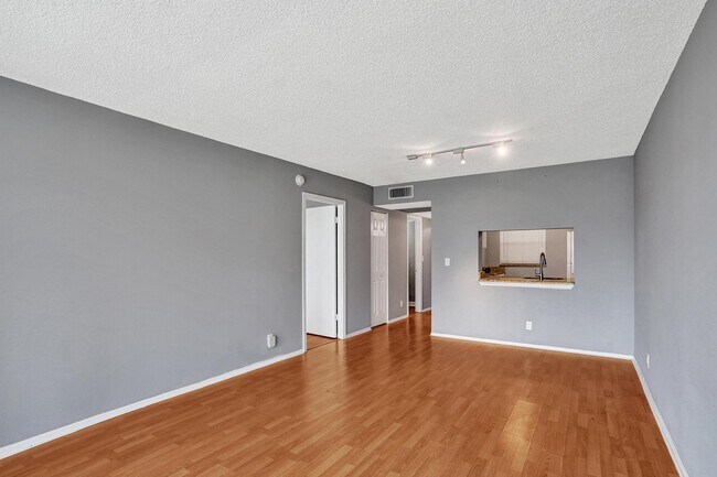 Building Photo - 9460 Poinciana Pl