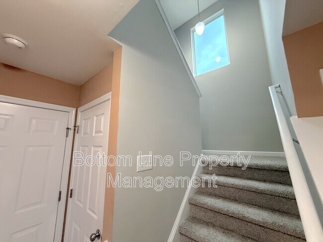 Building Photo - 1521 Van Ness Ln