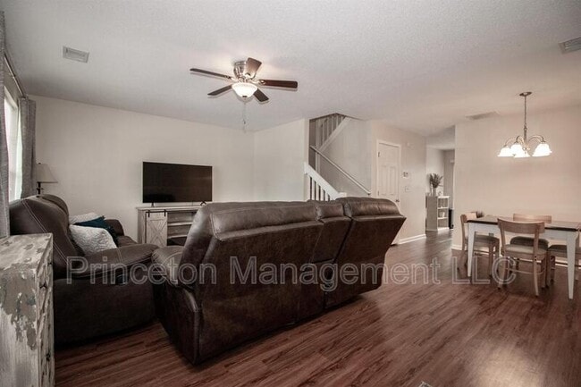 Building Photo - 137 Lynch Cir