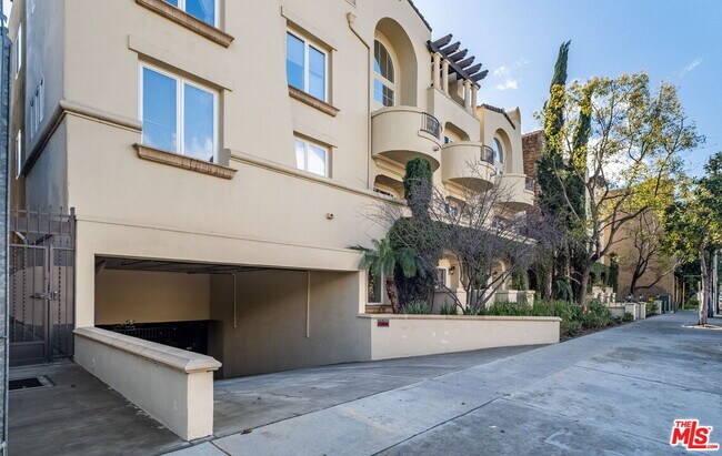 Building Photo - 15206 Burbank Blvd