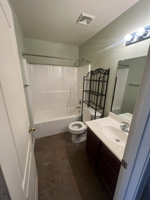 Building Photo - "Charming 3-Bedroom Oasis with 2 Baths in Florence - 1,281 Sq Ft of Comfort!"