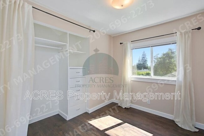 Building Photo - 15446 21st Ave SW