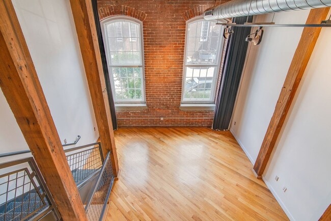Building Photo - Expansive Historic Loft in the Heart of Germantown