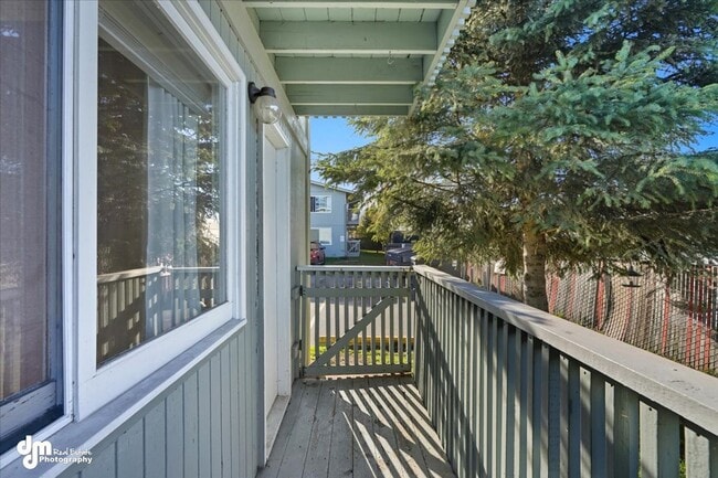 Building Photo - Charming 2BD/1BA Condo