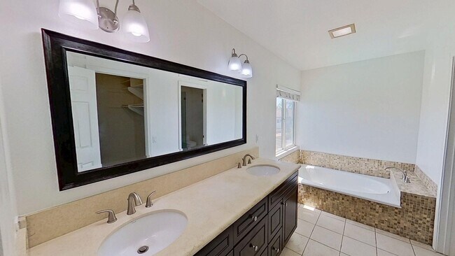Building Photo - 24671 Paige Cir