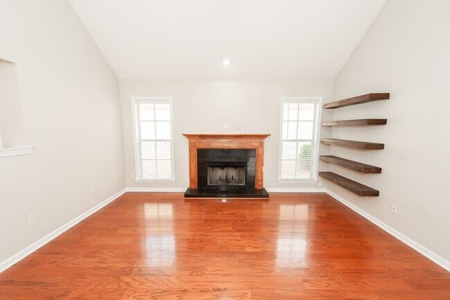 Building Photo - 8740 Lindsey Ln