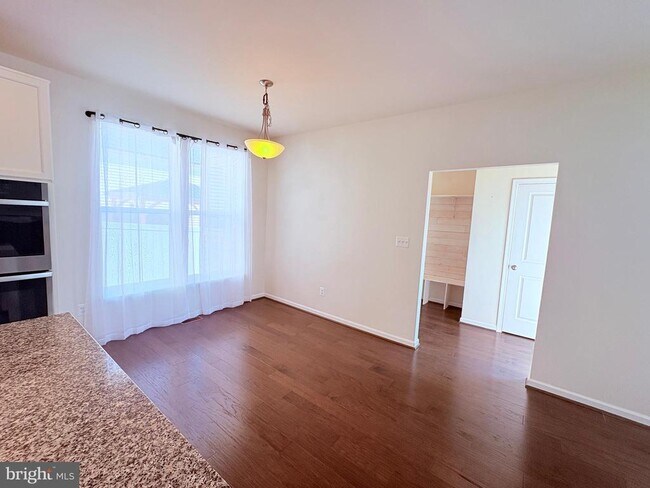 Building Photo - 1071 Coastal Ave