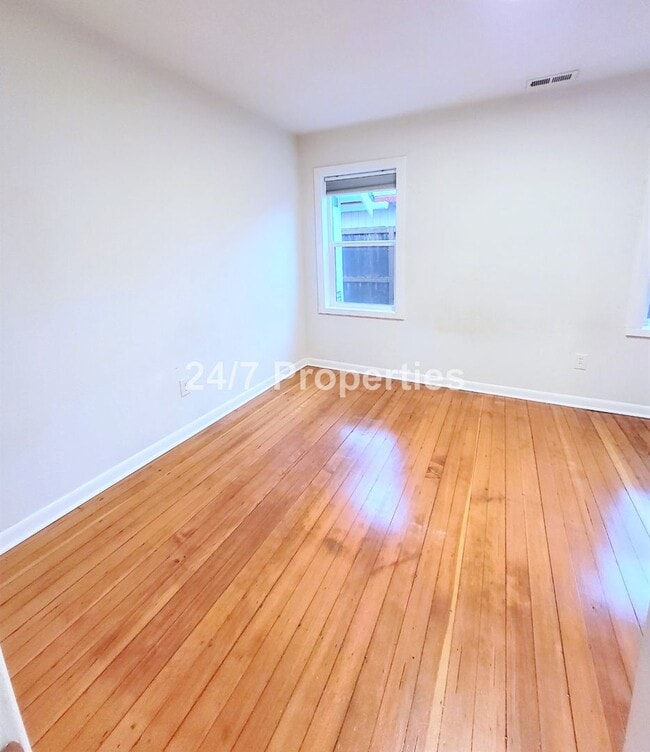 Building Photo - Classic 1 BD | 1 BA Cottage w/ Fenced Yard - SE Portland