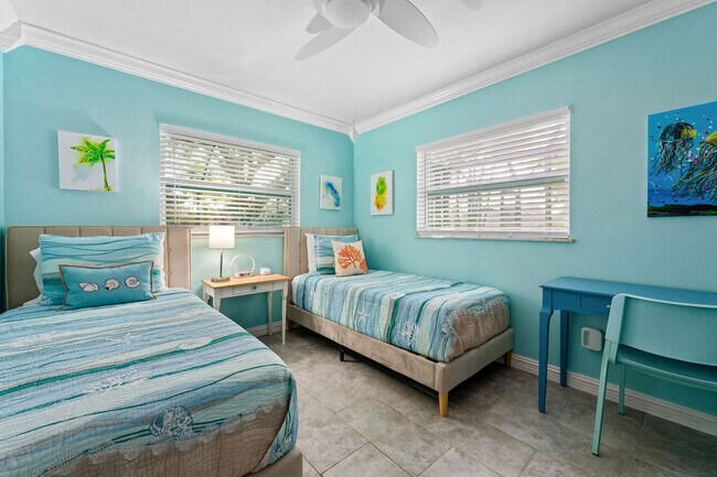 Building Photo - 1341 Bayview Dr