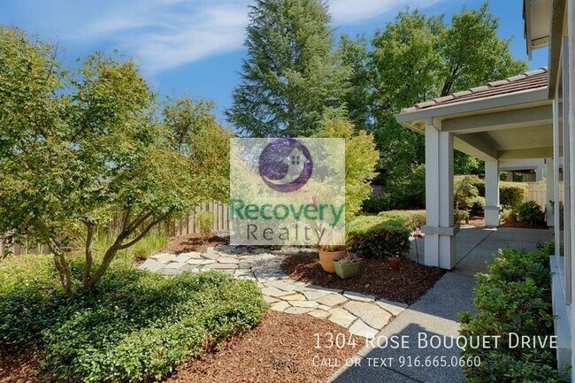 Building Photo - 1304 Rose Bouquet Dr