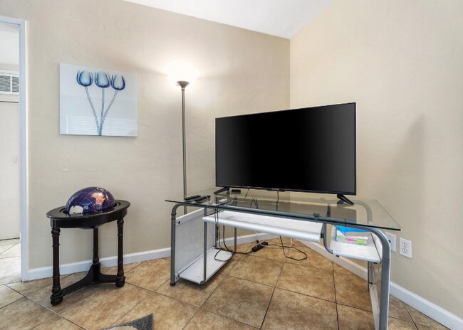 Building Photo - 718 N Floral St