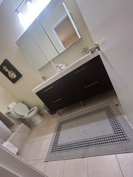 Building Photo - 1937 Woodford Rd