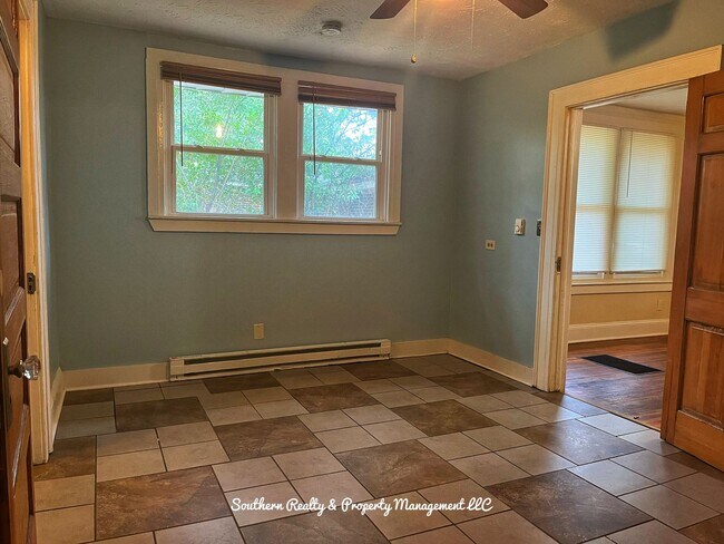 Building Photo - Cherry Street Triplex, Mgm