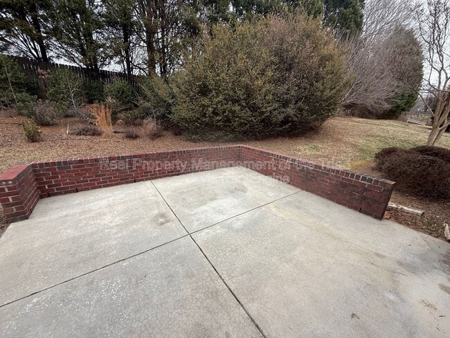 Building Photo - 2528 N Beech Ln