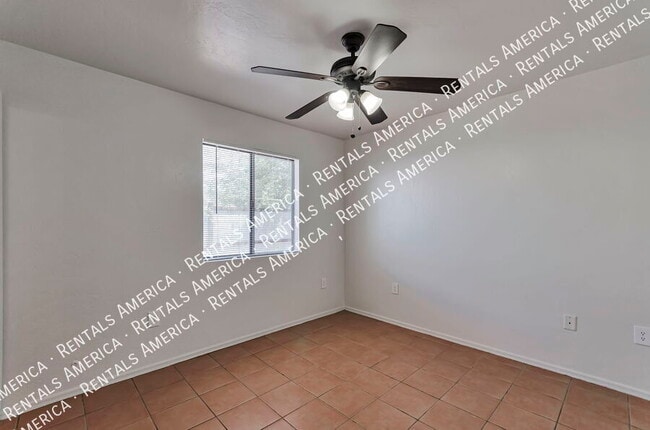 Building Photo - 1107 W Sonora St