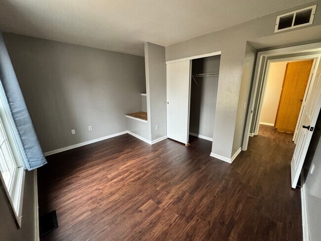 Building Photo - 4 Bedroom House