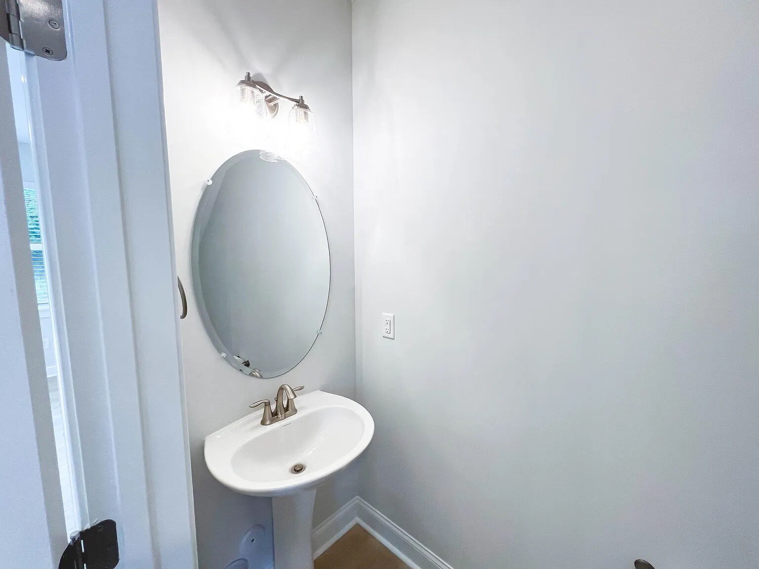 Building Photo - Room in Townhome on Old Grove Ln