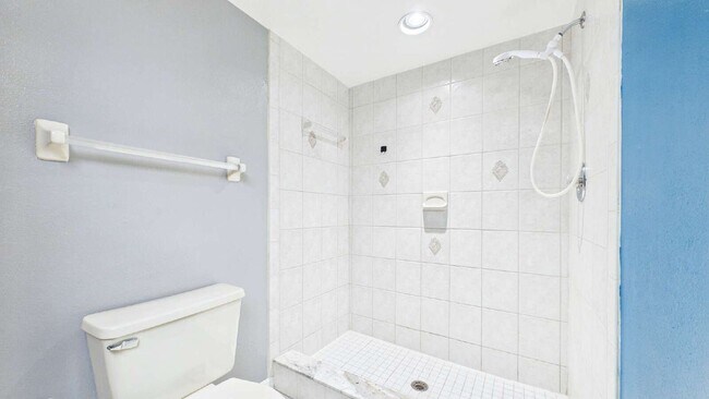 Building Photo - 9479 Tara Cay Ct