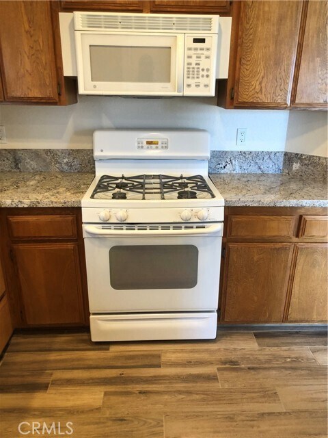 Building Photo - 1033 W King St