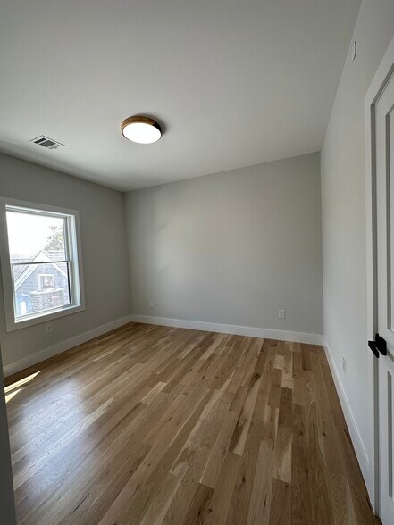 Building Photo - 56 Brill St