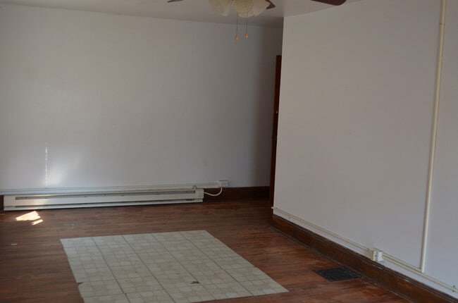 Building Photo - 185 W Spotswood Ave