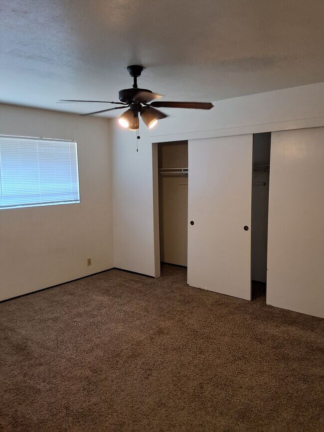 Building Photo - 3 bedroom duplex
