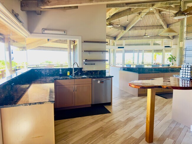 Building Photo - 904 Kupulau Dr