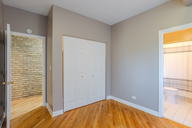 Building Photo - 3100 W Addison St