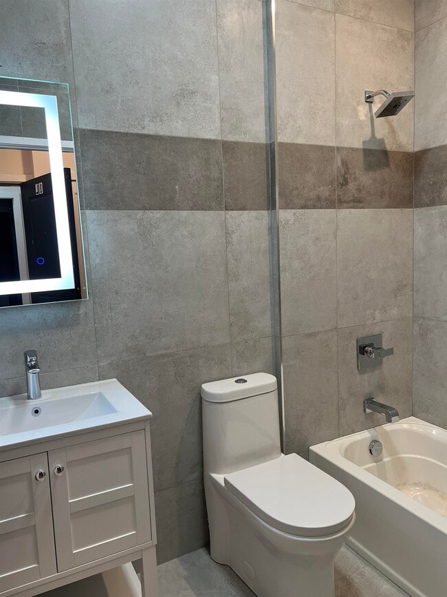 Building Photo - 107 Magazine St